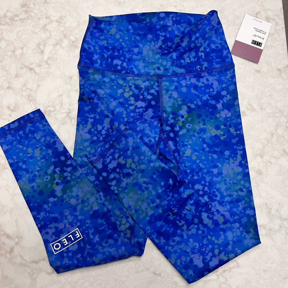 Fleo 25” inseam El Toro leggings, blue print, medium, NWT